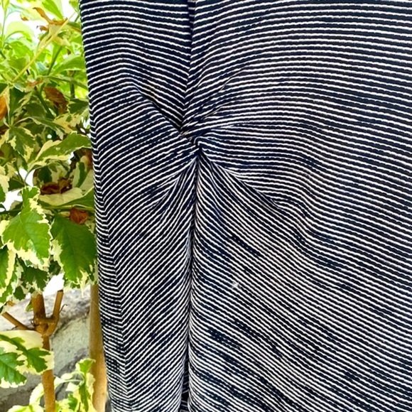 MAX EDITION BLACK & WHITE STRIPE CAP SLEEVE SHIRT SIDE ACCENT Size M NWT - Picture 4 of 13